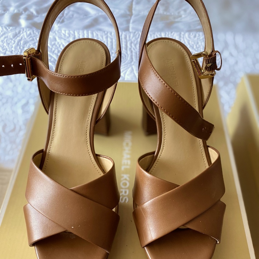 Beautiful tan leather MK SHOES size 7